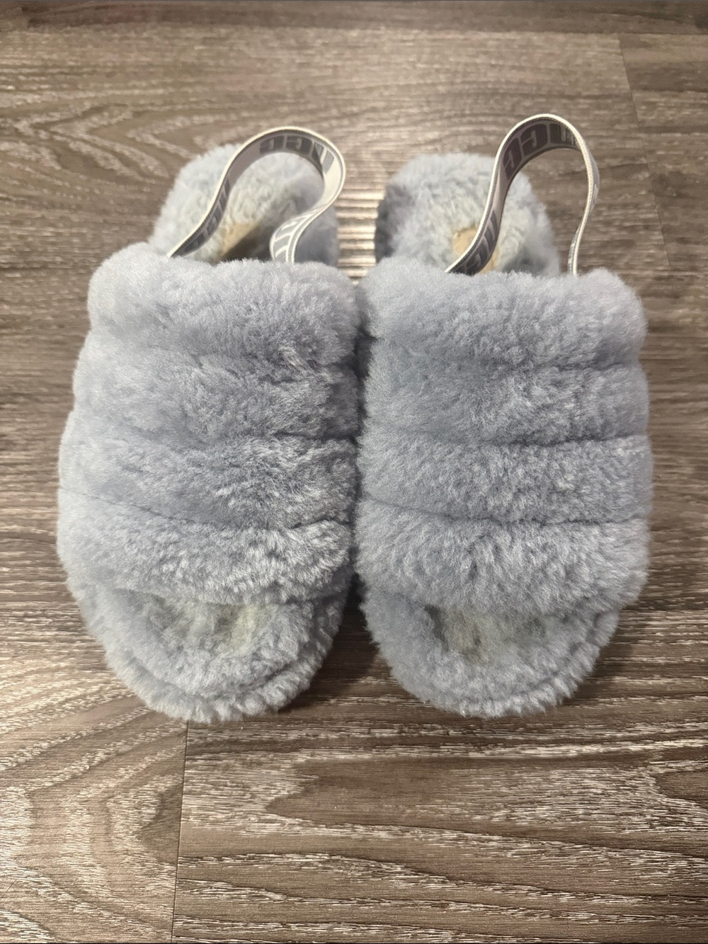 UGG Cozy Fuzzy Slide Slippers in Light Gray size 6